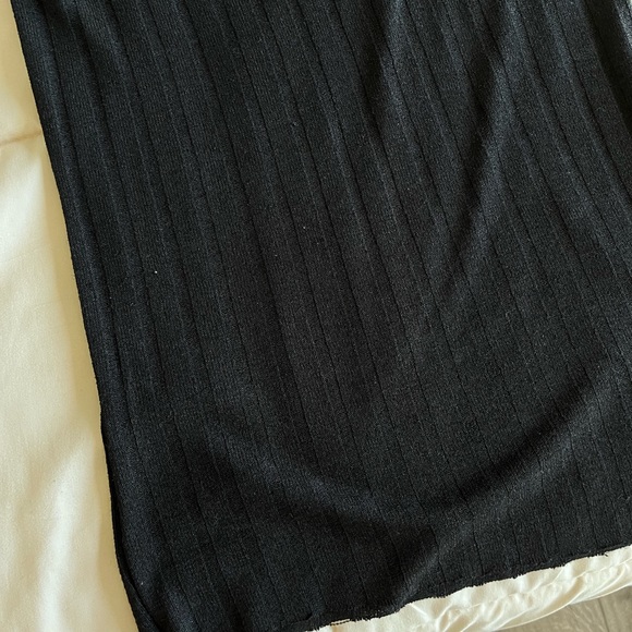 Striped Linen V-Neck Top - Picture 2 of 3